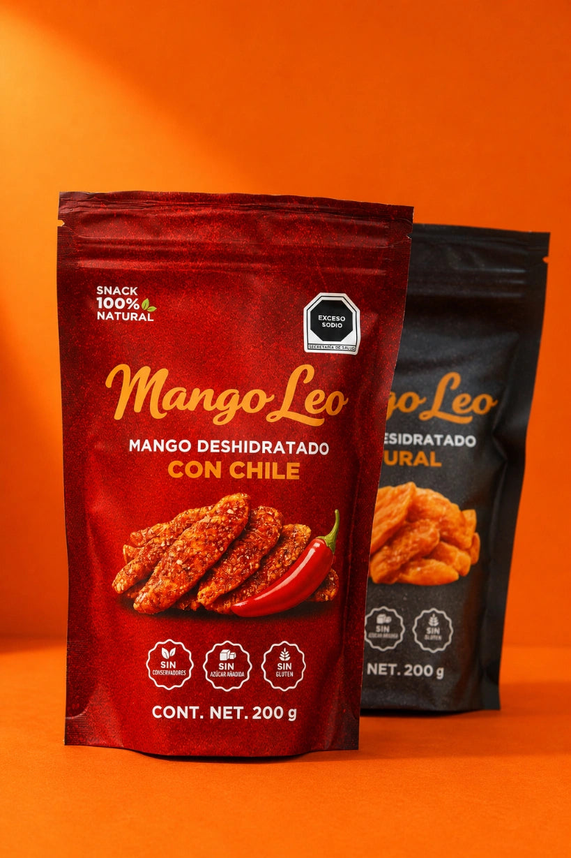 imagen_ de_ dos_pouches_de_mangos_deshidratados_con_fondo_naranja